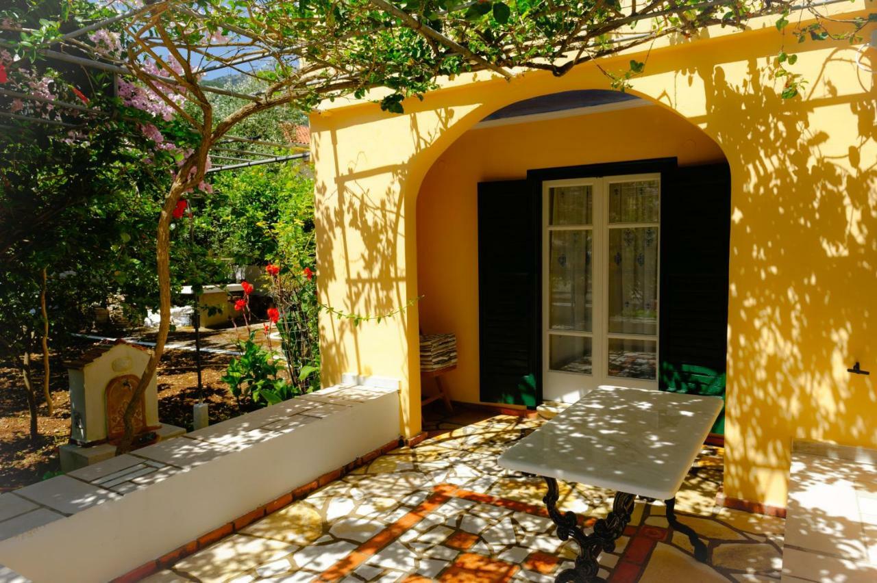 Appartamento House With Garden Near The Sea Agia Efimia Esterno foto