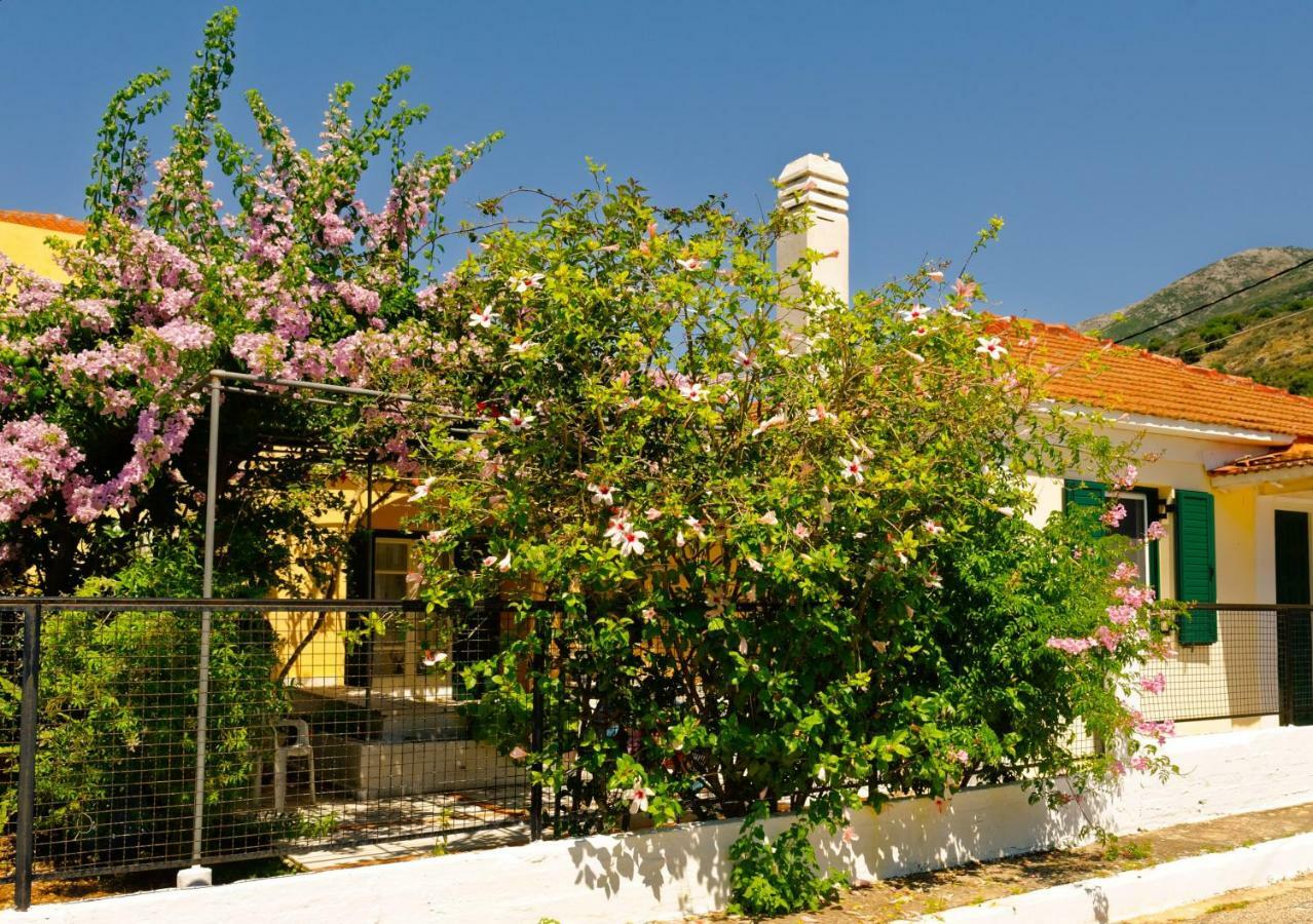 Appartamento House With Garden Near The Sea Agia Efimia Esterno foto